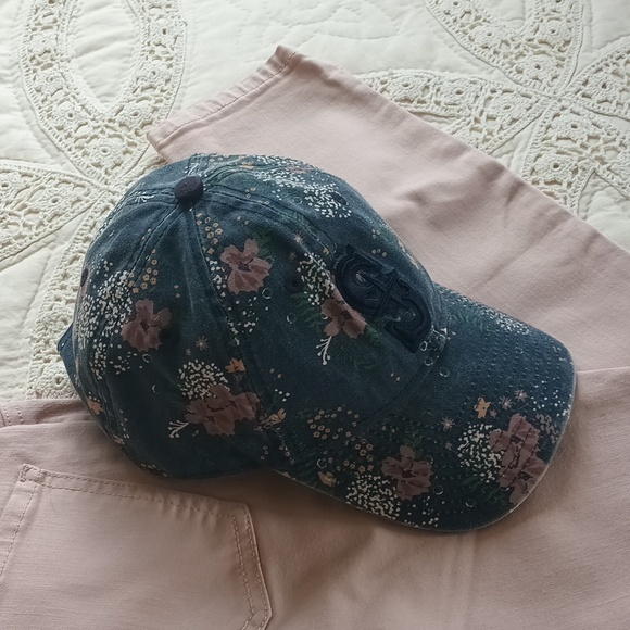 Rare Women's Seattle Mariners Floral Baseball Hat - Picture 5 of 9